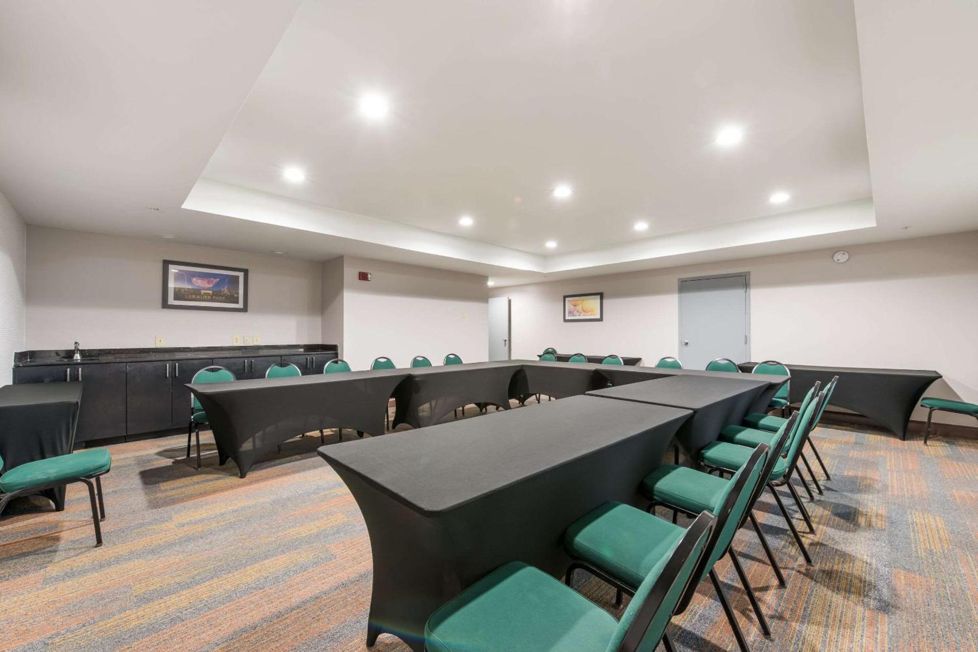 Clarion Pointe Greensboro Airport Zewnętrze zdjęcie