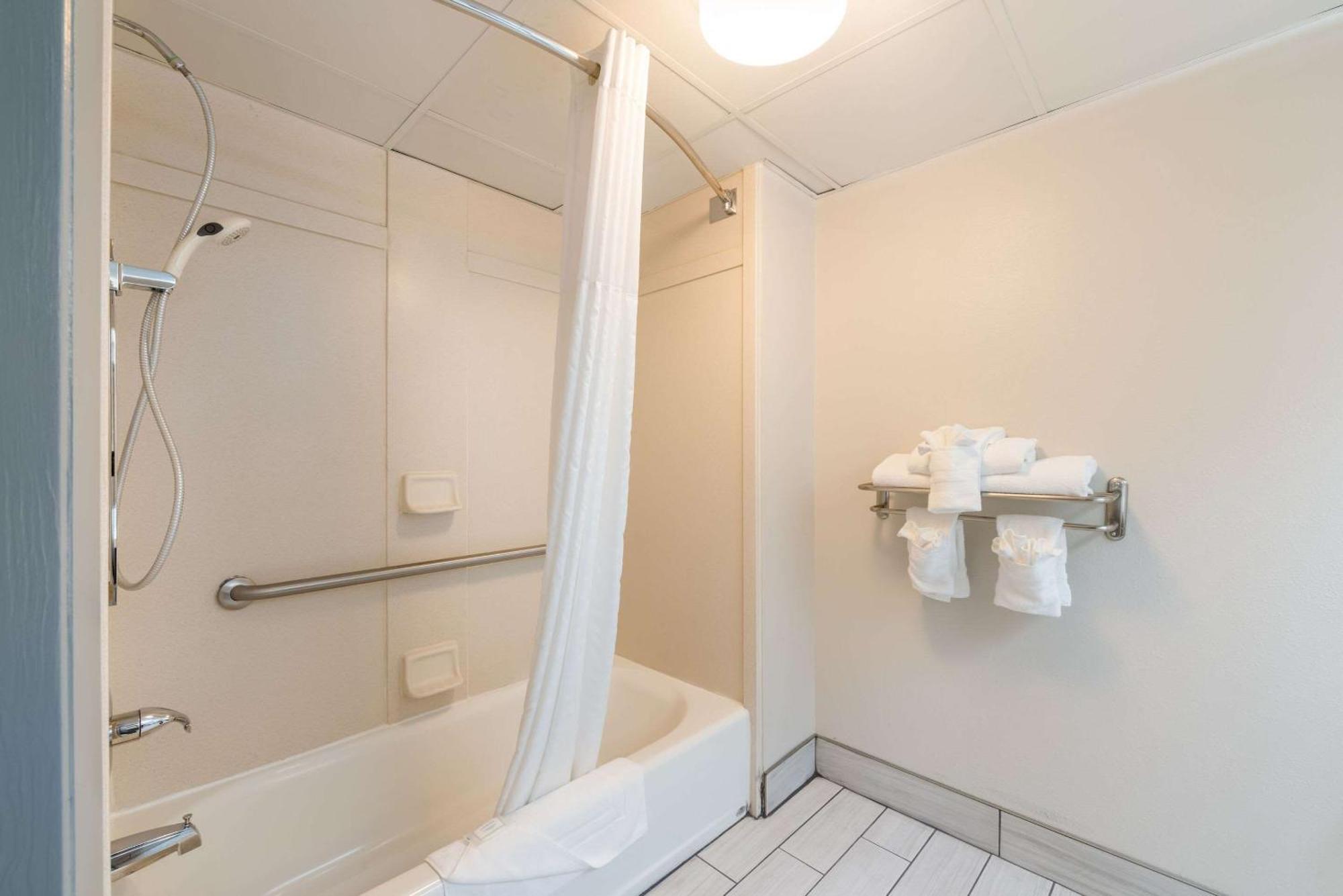 Clarion Pointe Greensboro Airport Zewnętrze zdjęcie